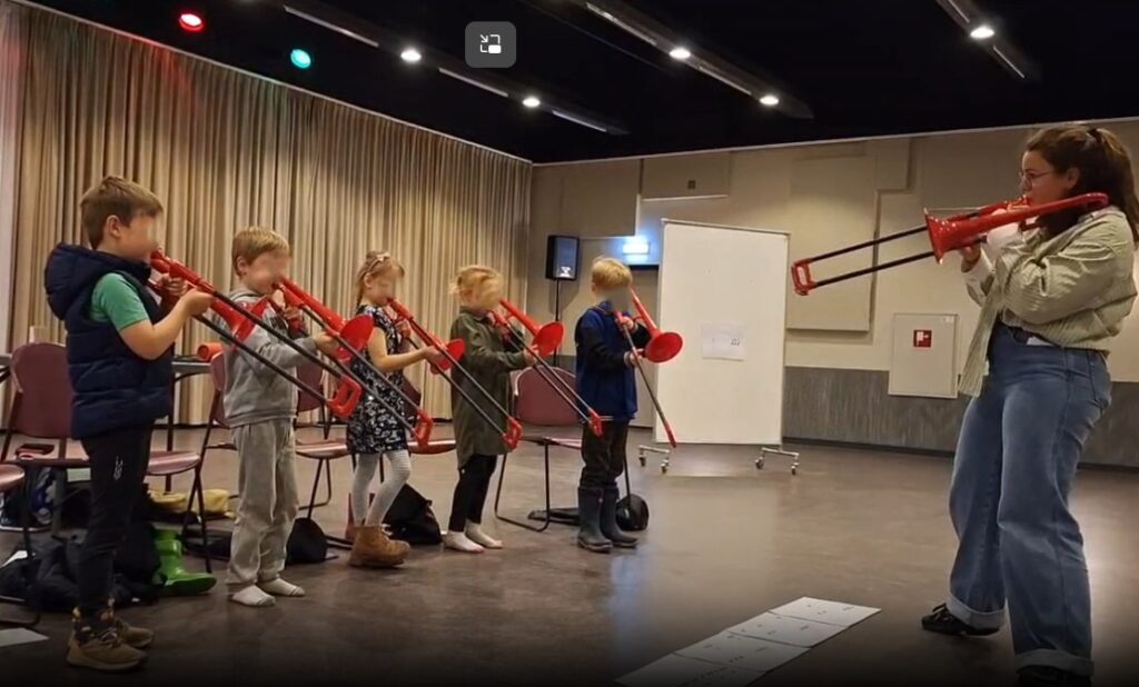 Amv Actie Met Trombones Anoniem